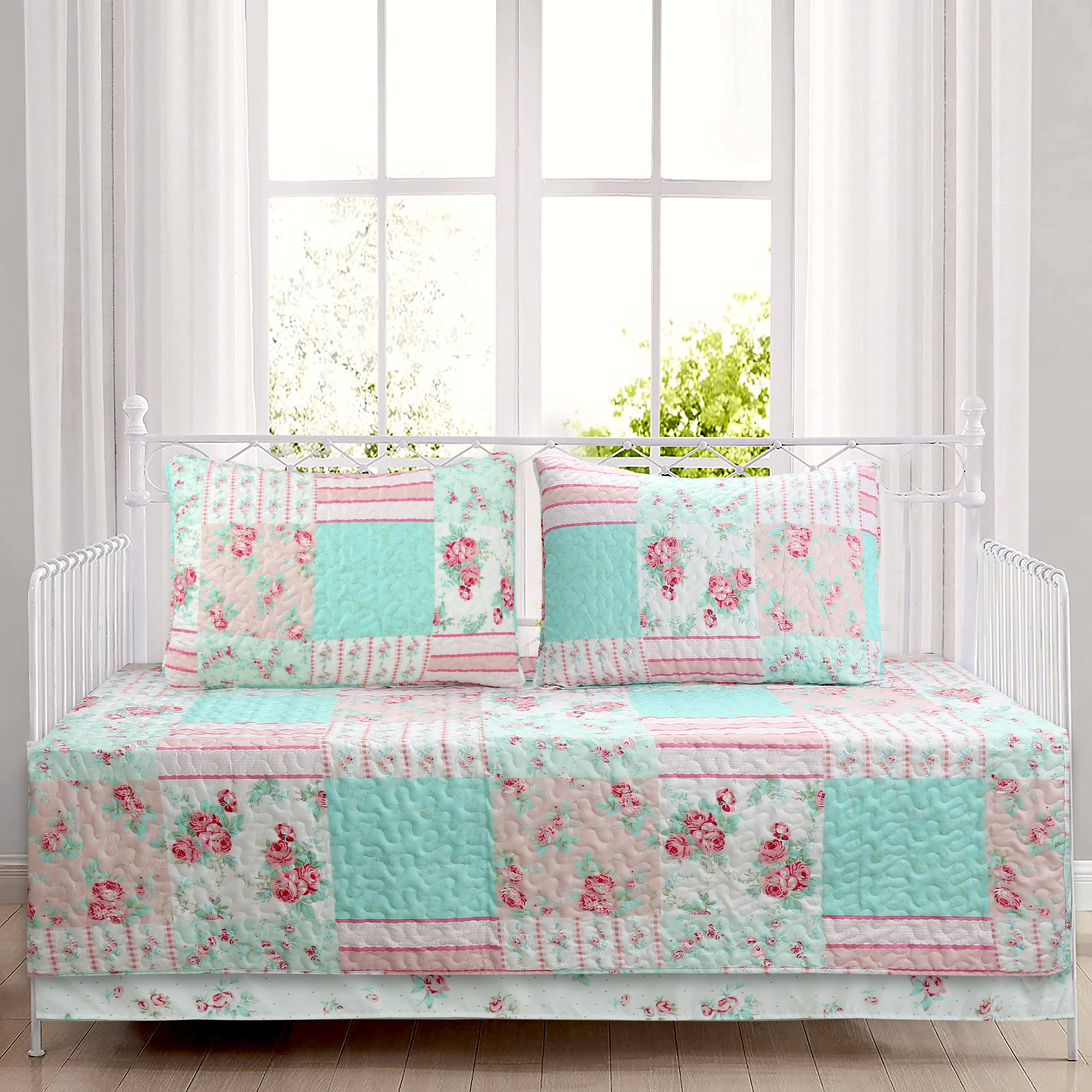 Daybed bedding hotsell for girls