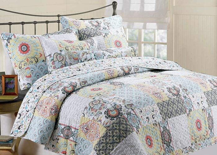 Moorea Print Patchwork 3-Piece Reversible Quilt Bedding Set